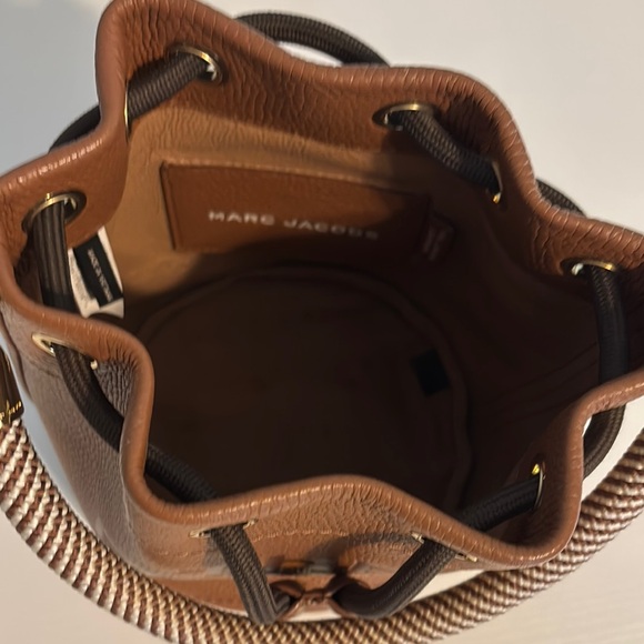 Marc Jacobs Brown Leather Shoulder Bag with Gold Hardware - Picture 7 of 9